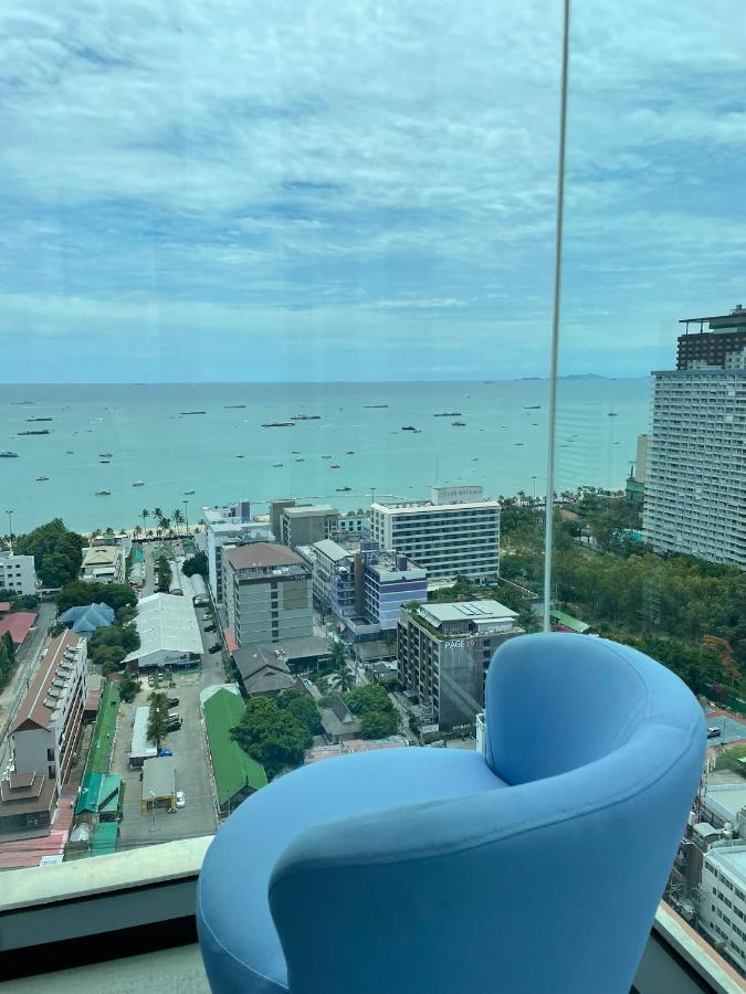 Central Pattaya Condo: Pool, Gym & Fast Wi-Fi Exterior photo