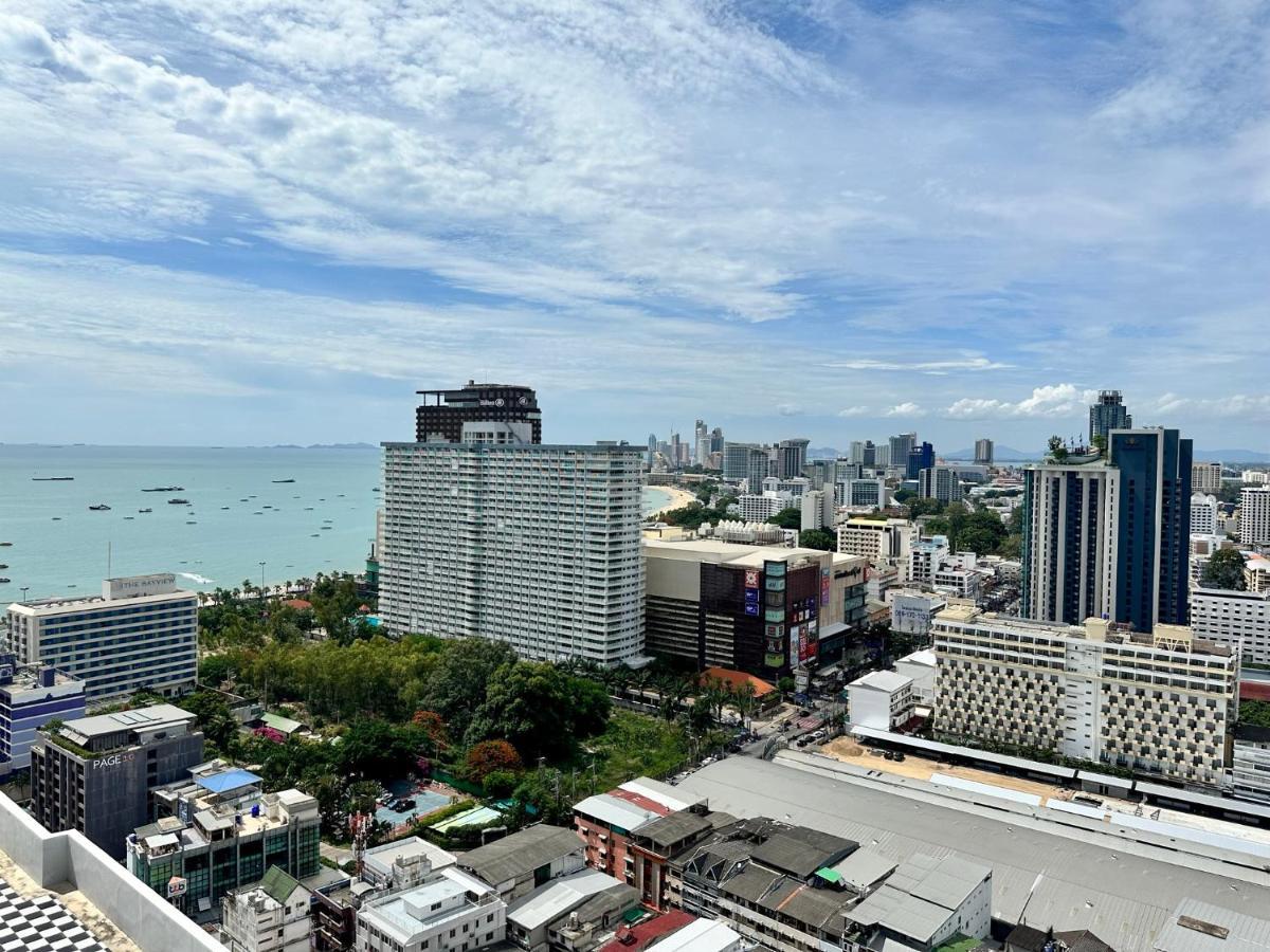Central Pattaya Condo: Pool, Gym & Fast Wi-Fi Exterior photo
