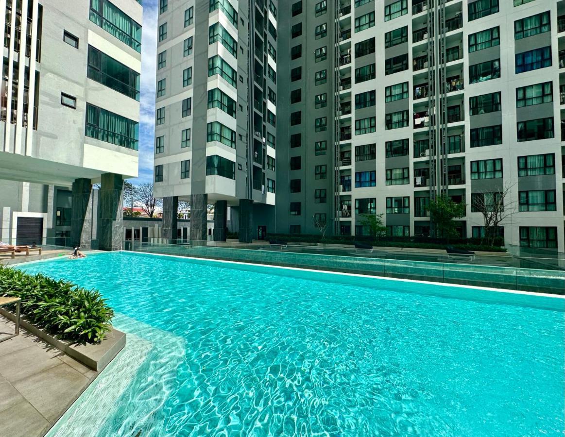 Central Pattaya Condo: Pool, Gym & Fast Wi-Fi Exterior photo