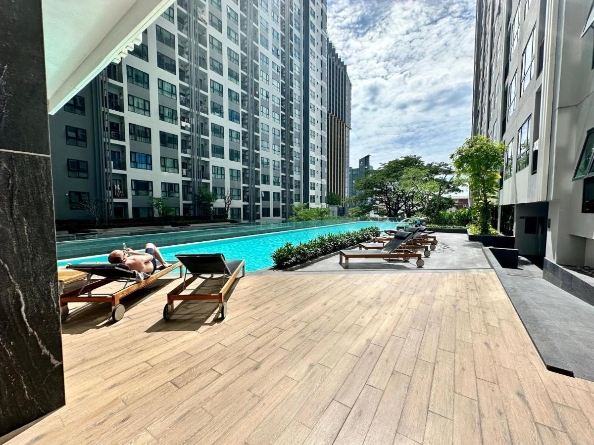 Central Pattaya Condo: Pool, Gym & Fast Wi-Fi Exterior photo
