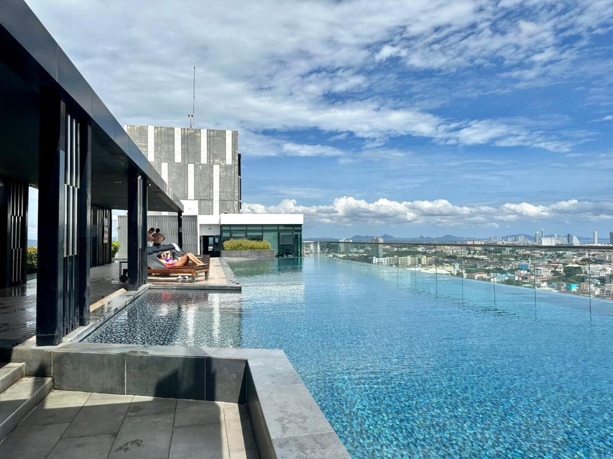 Central Pattaya Condo: Pool, Gym & Fast Wi-Fi Exterior photo