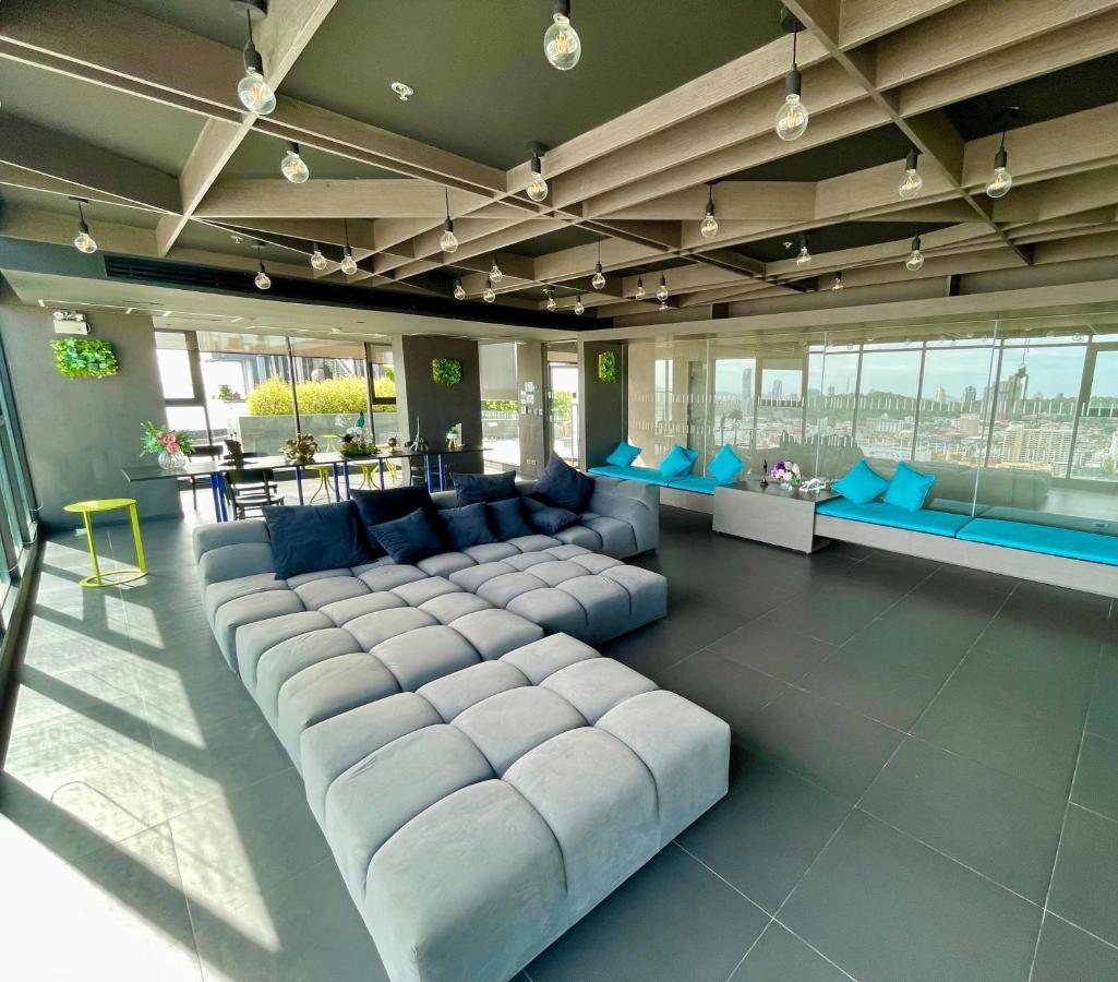 Central Pattaya Condo: Pool, Gym & Fast Wi-Fi Exterior photo