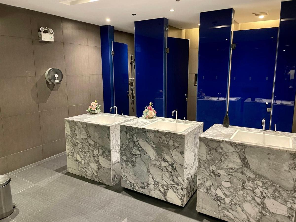 Central Pattaya Condo: Pool, Gym & Fast Wi-Fi Exterior photo