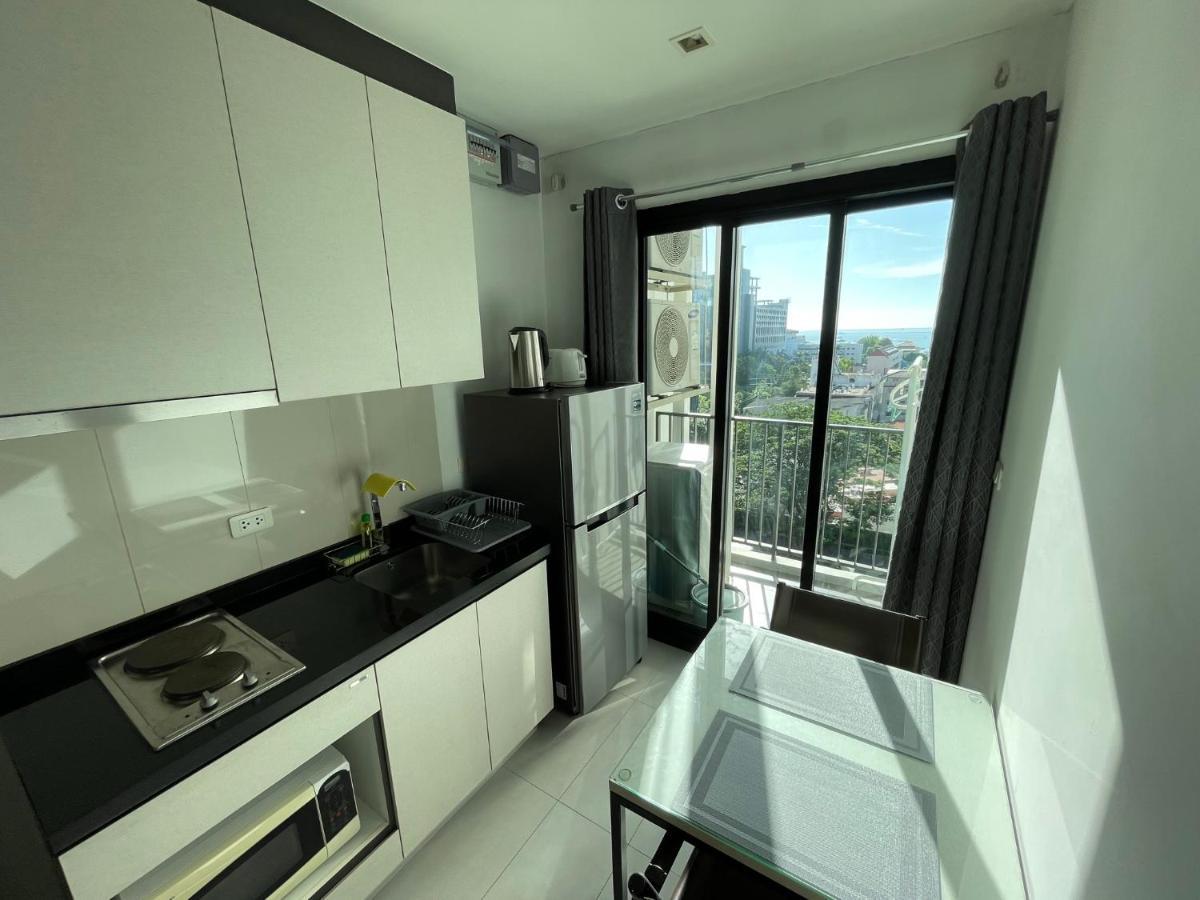 Central Pattaya Condo: Pool, Gym & Fast Wi-Fi Exterior photo